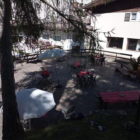 Hostel Il Pirata Cavareno Dış mekan fotoğraf