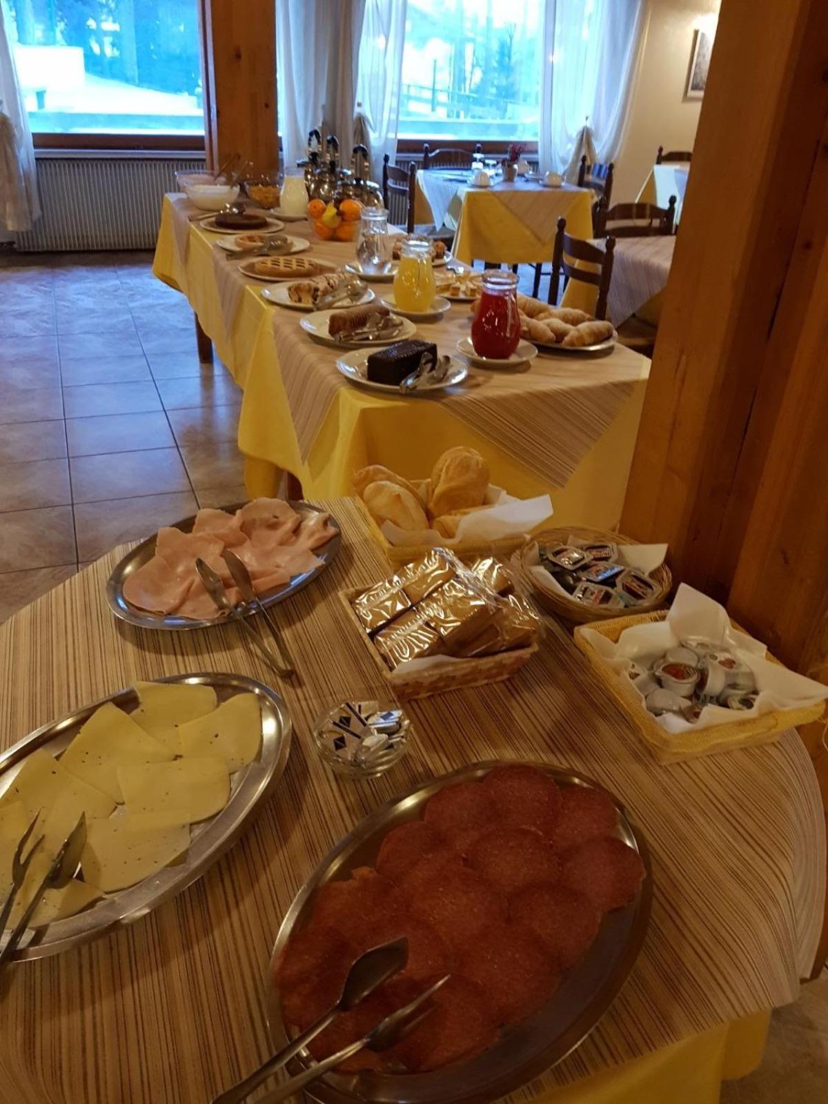 Hostel Il Pirata Cavareno Dış mekan fotoğraf