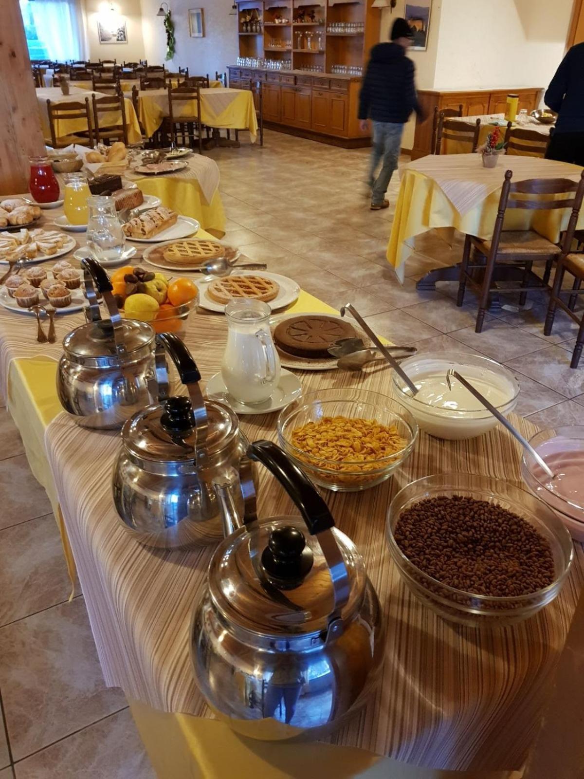 Hostel Il Pirata Cavareno Dış mekan fotoğraf